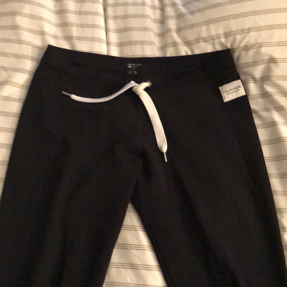 CK performance joggers large